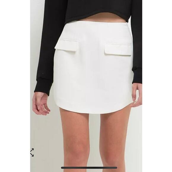 Grey Lab  White Women's Curved Opening Mini Skirt, Size M - Picture 1 of 8
